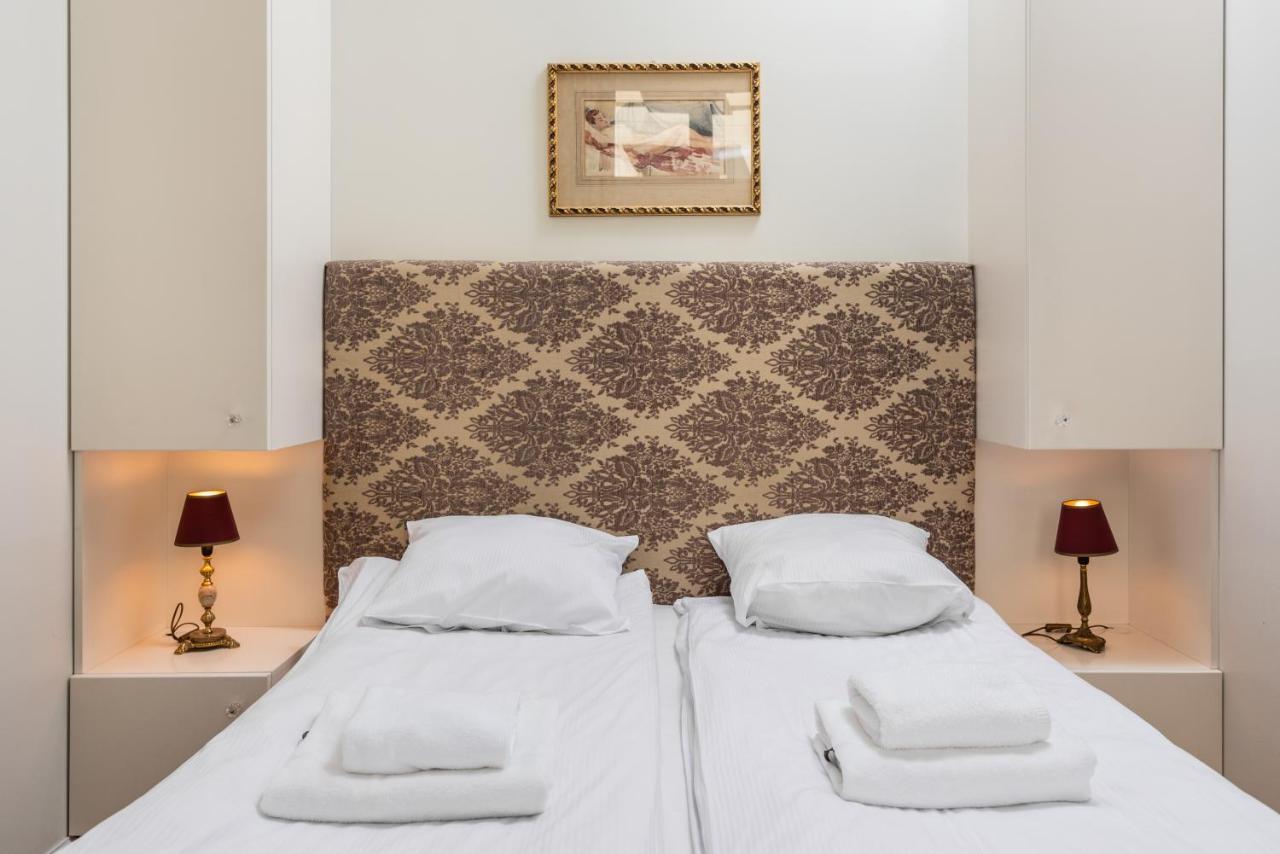 Classy Old Town Suites - By Upstairs คราคูฟ ภายนอก รูปภาพ
