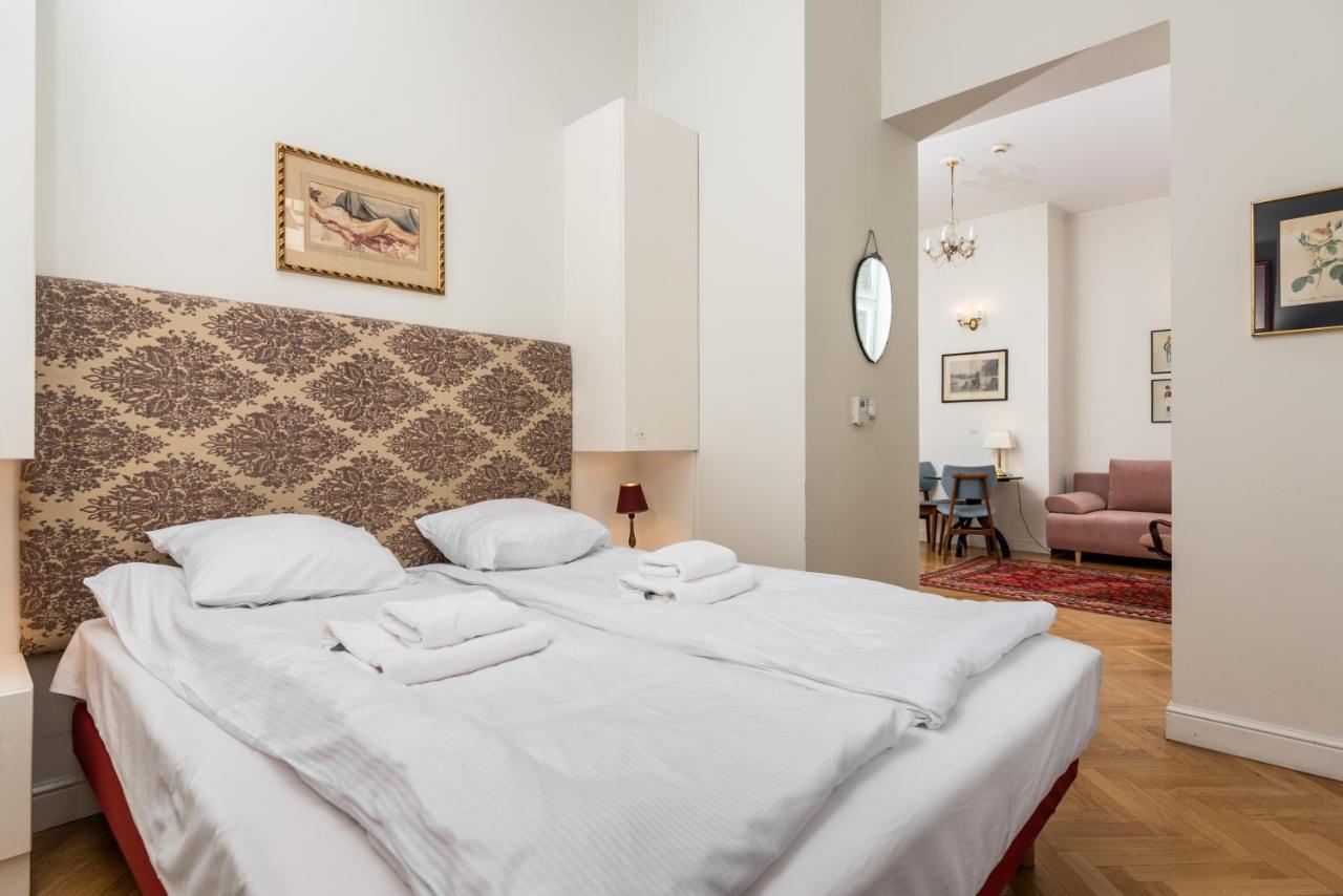 Classy Old Town Suites - By Upstairs คราคูฟ ภายนอก รูปภาพ