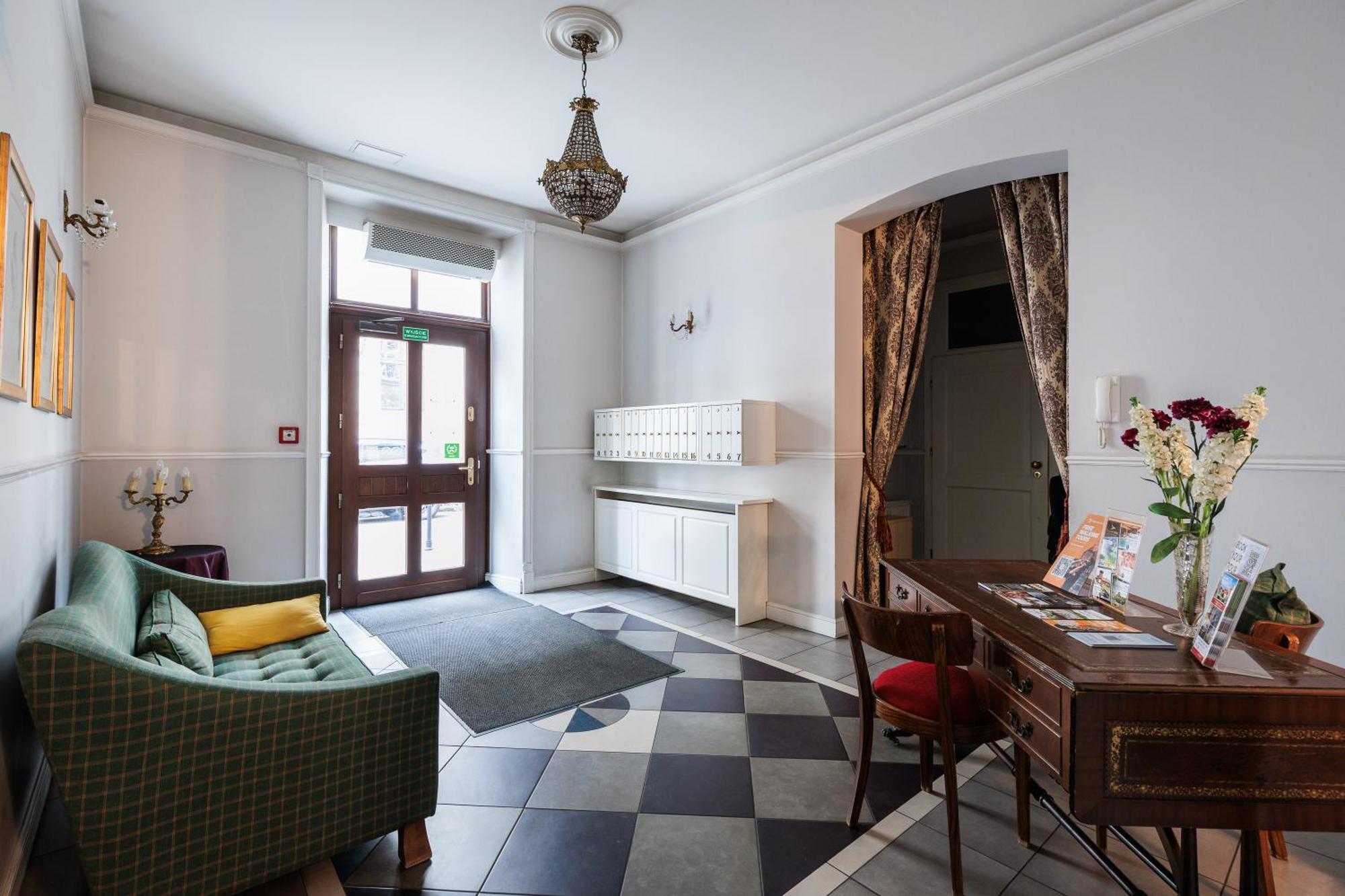 Classy Old Town Suites - By Upstairs คราคูฟ ภายนอก รูปภาพ